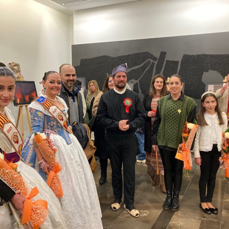 L’AC Falla Penya el Mocador inaugura l'exposició Rituals de Festa i Foc a Sagunt.